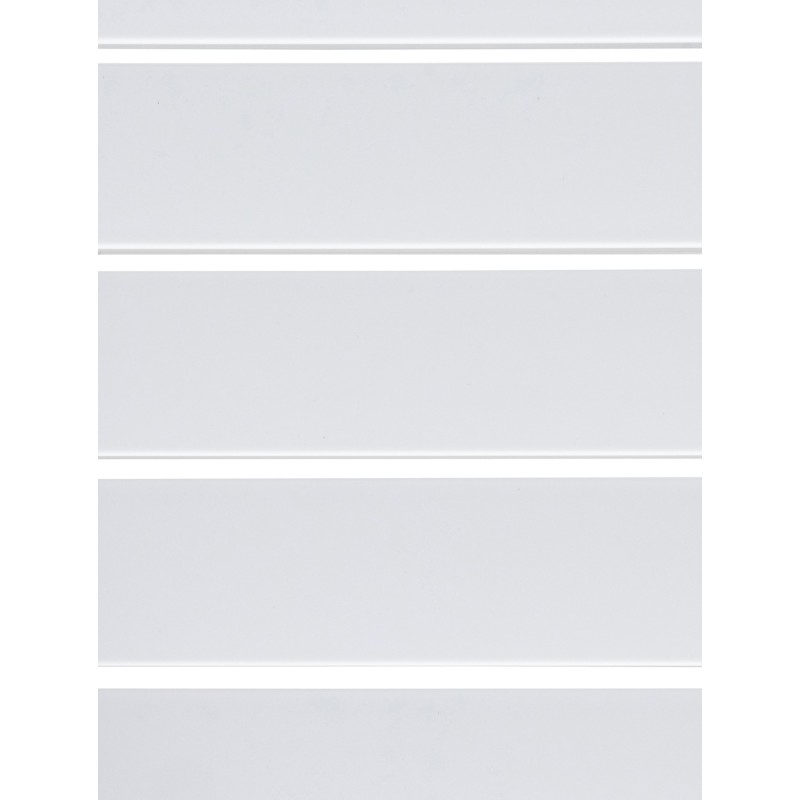 Mesa con vistas al océano blanco