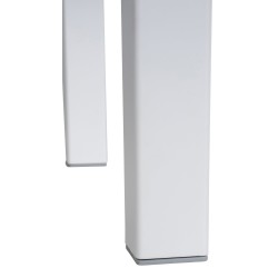 Mesa con vistas al océano blanco