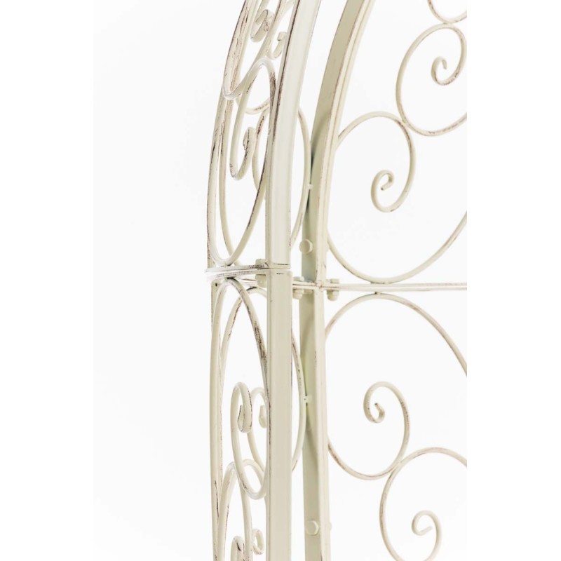 Pabellón Rosie, semi-subterráneo, con banco antiguo color crema