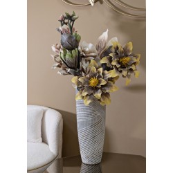 Elegante jarrón de resina y madera, 18 cm de diámetro x 45 cm de alto.