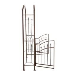 Arco rosa de Luxor con puerta marrón