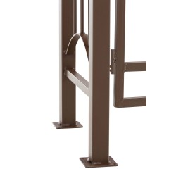 Arco rosa de Luxor con puerta marrón