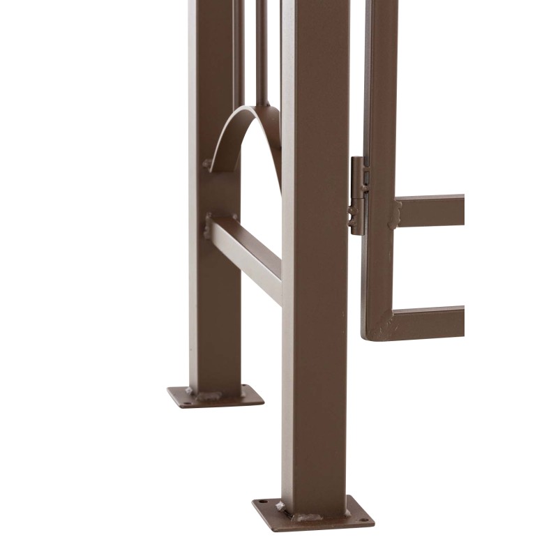 Arco rosa de Luxor con puerta marrón