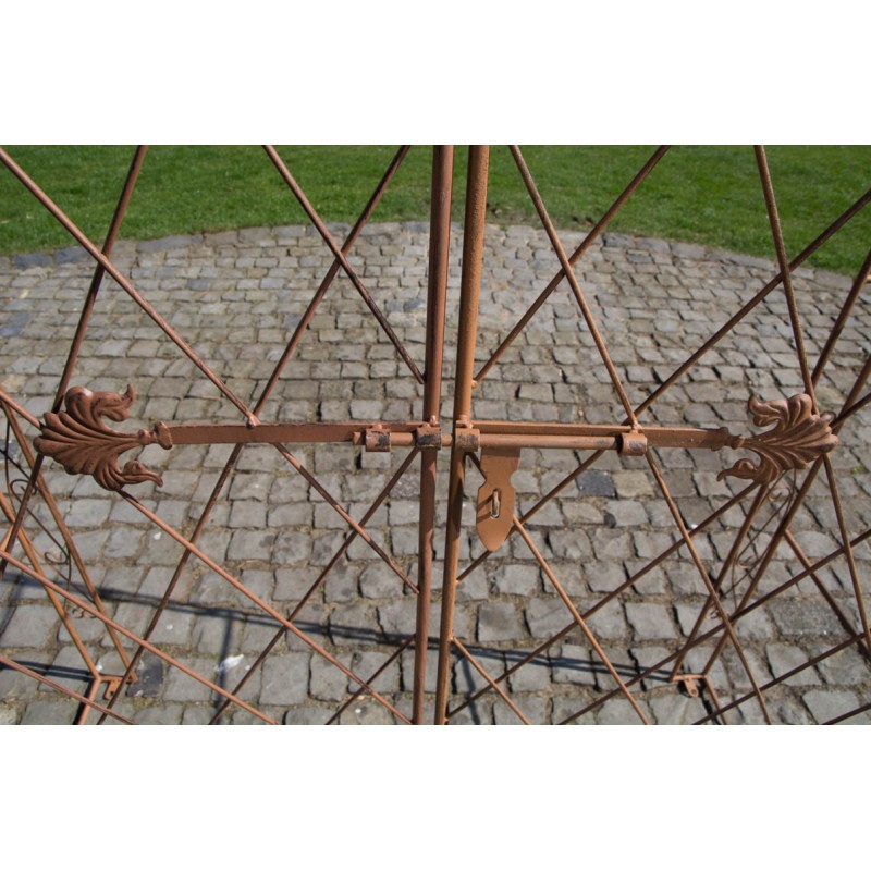 Arco de rosas con puerta Melissa marrón antigua