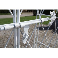 Arco de rosas con puerta Melissa blanca antigua