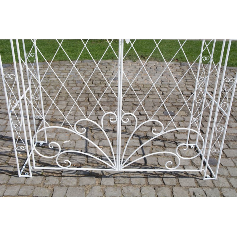 Arco de rosas con puerta Melissa blanca antigua