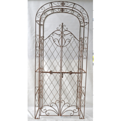 Arco de rosas con puerta de Melissa blanca