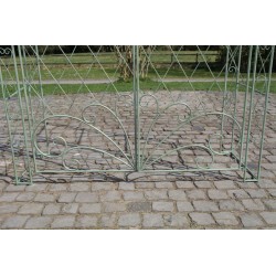 Arco de rosas con puerta Melissa verde antigua