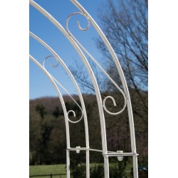 Arco de rosas con puerta Melissa color crema antigua