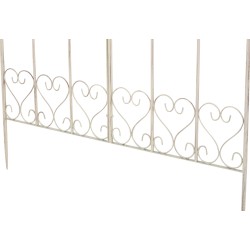 enrejado antiguo de lila crema