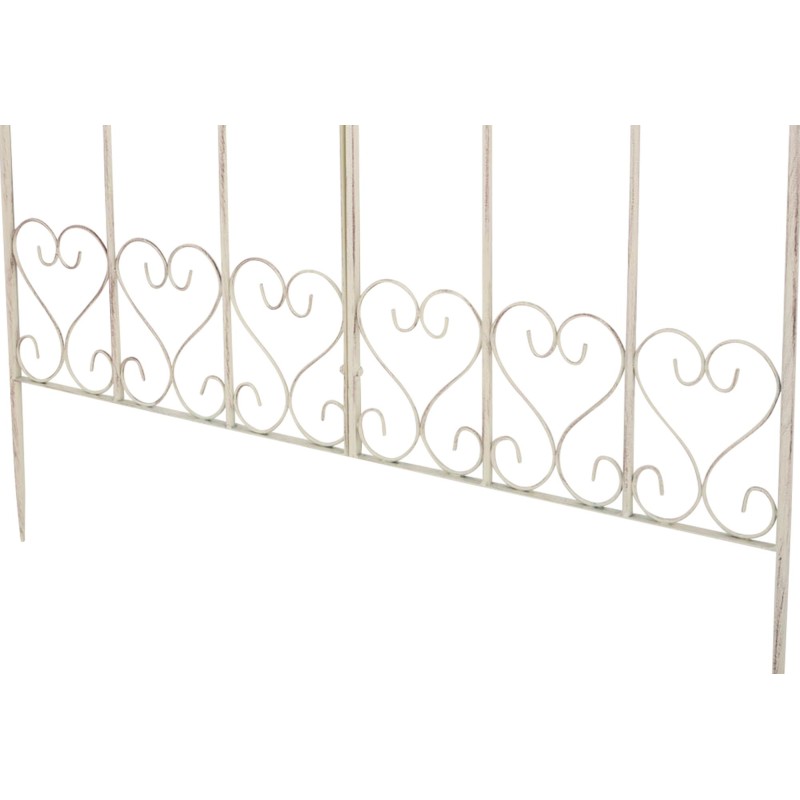 enrejado antiguo de lila crema