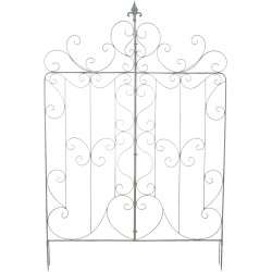 Enrejado antiguo de Mandevilla verde