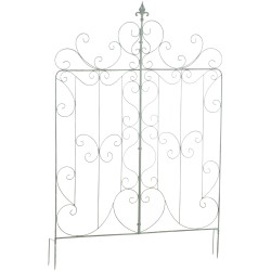 Enrejado antiguo de Mandevilla verde