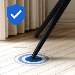 Silla de comedor Merna, tapizada en tela marrón.