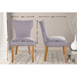 Juego de 2 sillas de comedor Zadar, tapizadas en tela gris claro antigua.