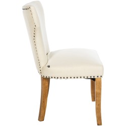 Juego de 2 sillas de comedor Zadar, tapizadas en tela color crema claro de estilo antiguo.