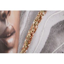 Arte mural hecho a mano por Naomi – Modelo A – 100x100 cm – Retrato femenino delicado y bohemio