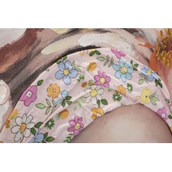 Arte mural hecho a mano por Naomi – Modelo A – 100x100 cm – Retrato femenino delicado y bohemio