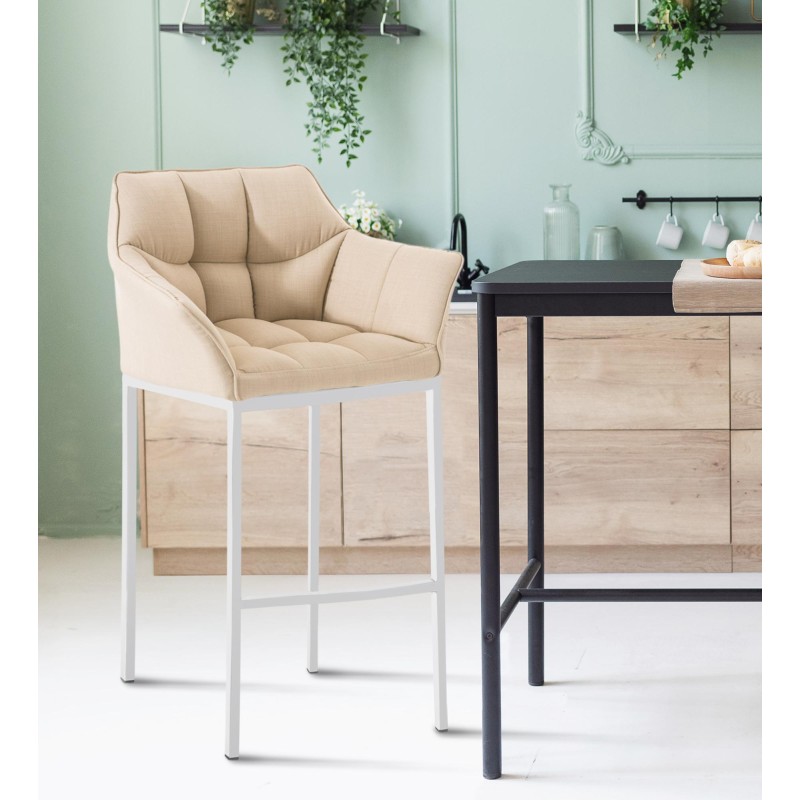 Taburete de bar Damaso tapizado en tela blanca, con base de cuatro patas. Color crema.