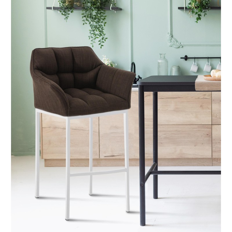 Taburete de bar Damaso tapizado en tela blanca, con base de cuatro patas. Marrón