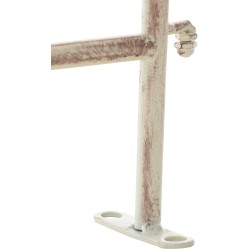 Valla de jardín de una antigua tienda de delicatessen