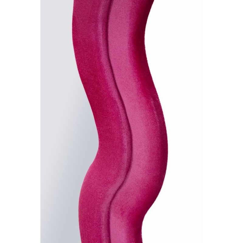 Espejo de pared Miki en terciopelo fucsia, 60x4x160 cm (espejo 39x135 cm) – Color vibrante y estilo audaz