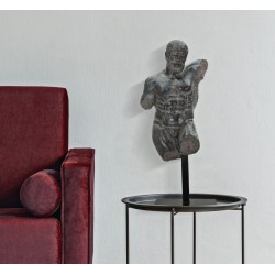 Escultura de un hombre antiguo, guardián de almas de acero – 26 x 22 x 57,5 cm