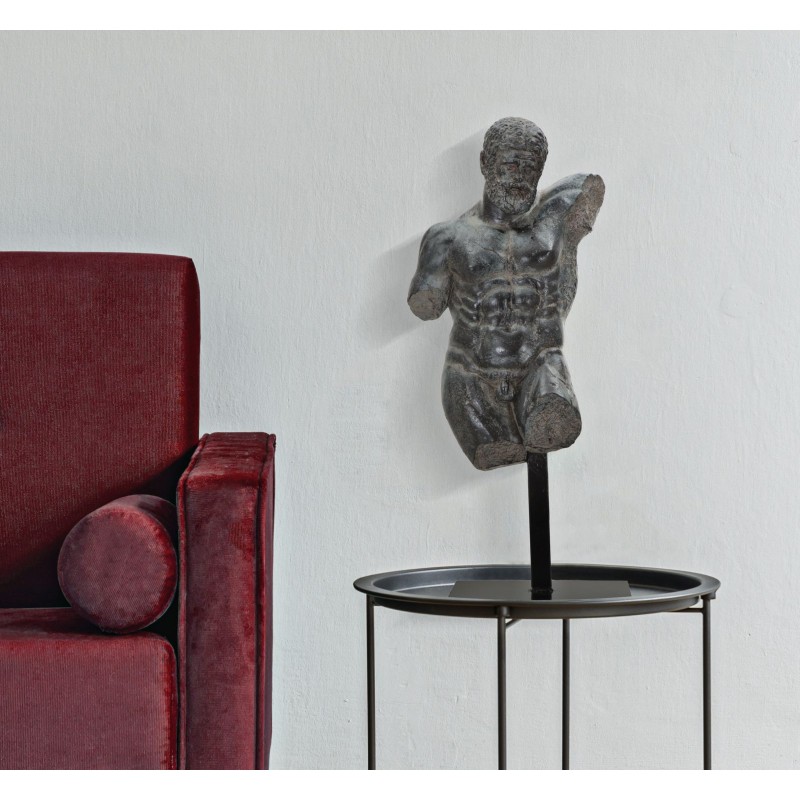 Escultura de un hombre antiguo, guardián de almas de acero – 26 x 22 x 57,5 cm