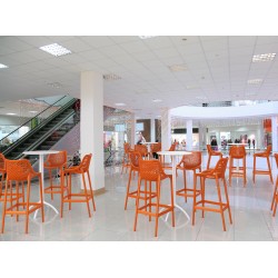 Taburete de bar naranja aire